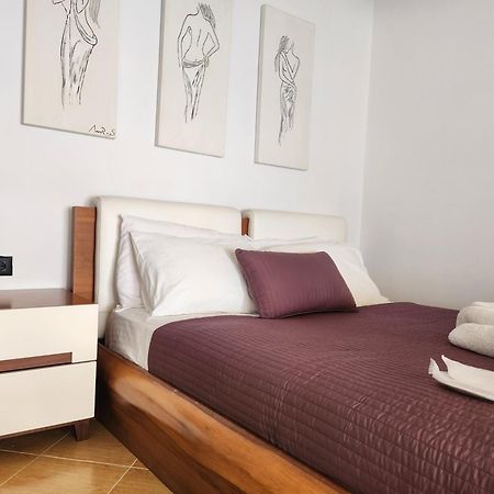 Alpha Seaside Apartment Саранда Екстер'єр фото