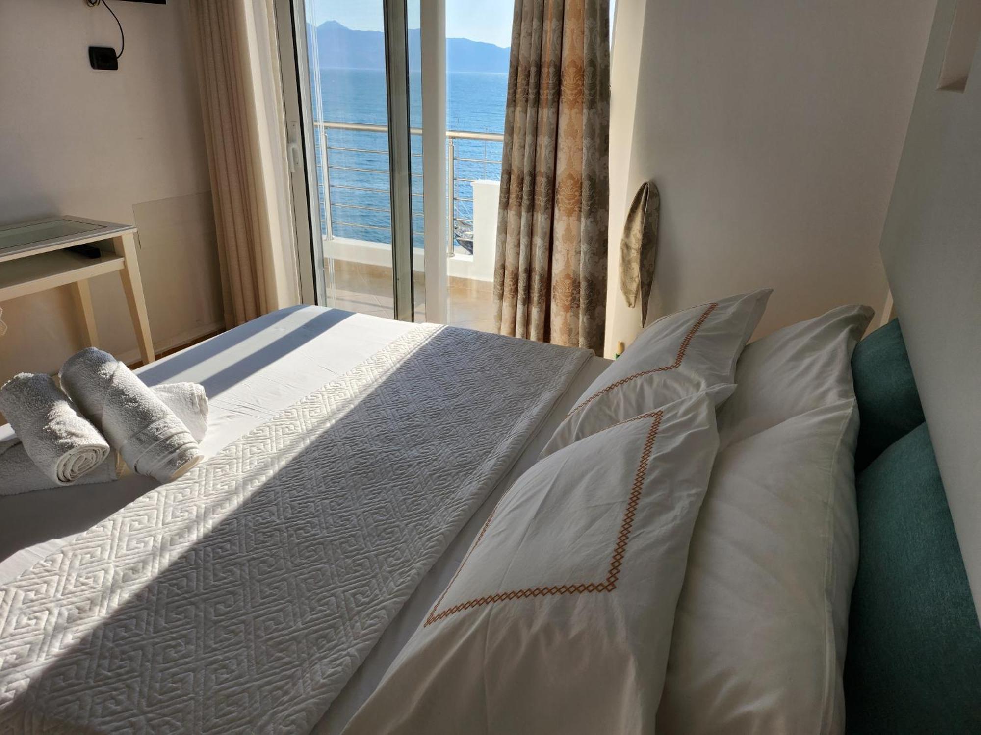 Alpha Seaside Apartment Саранда Екстер'єр фото